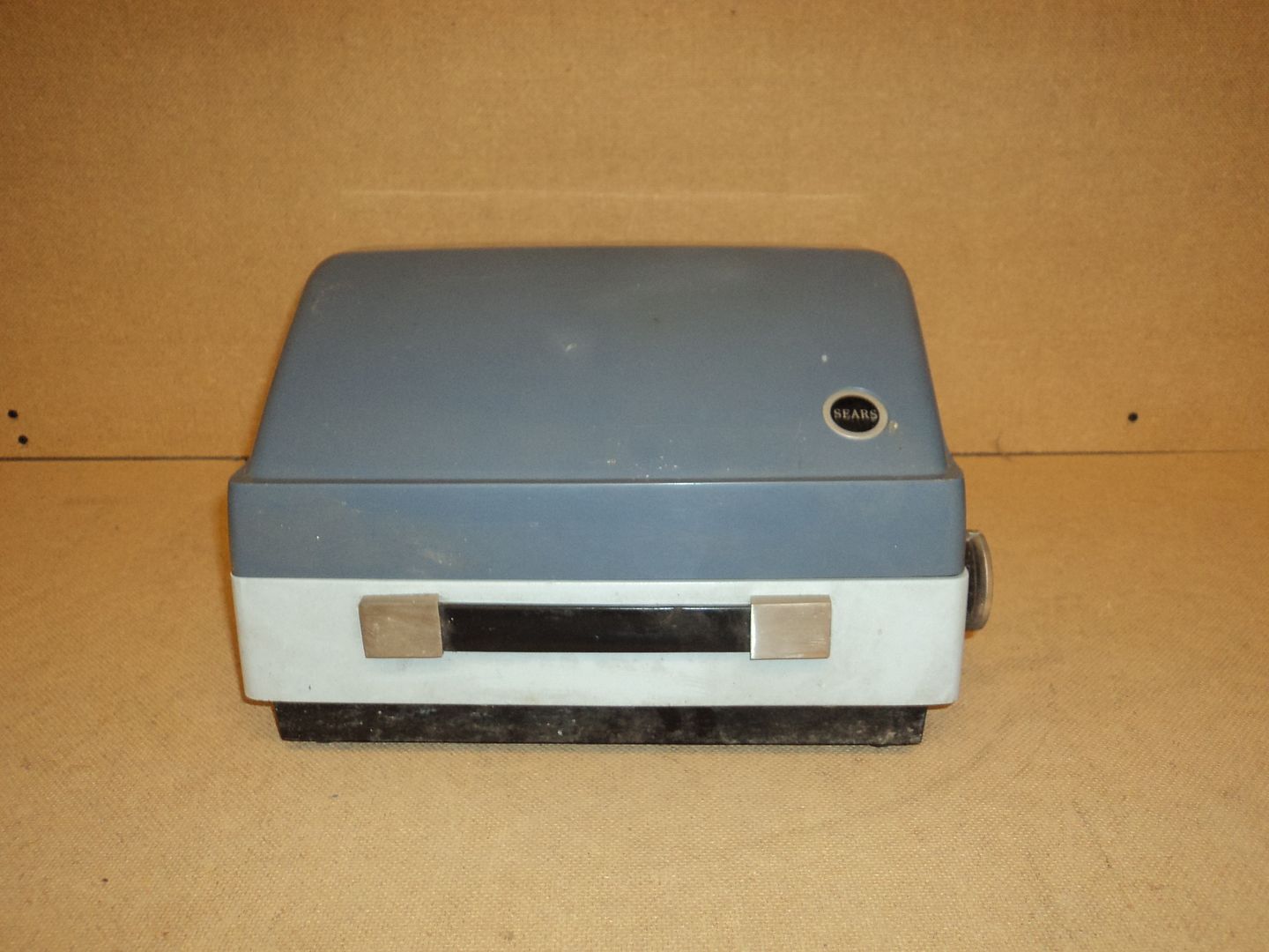 Sears Tower Brand Slide Projector Gray/Black 115V 650 Watts No 9888